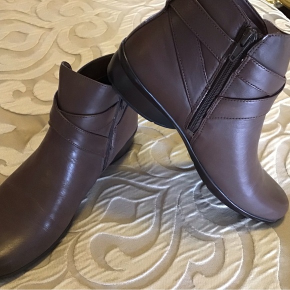 Naturalized Bridal Brown Ankle Boots, NWT, size 8.5, extremely soft leather - Picture 4 of 10